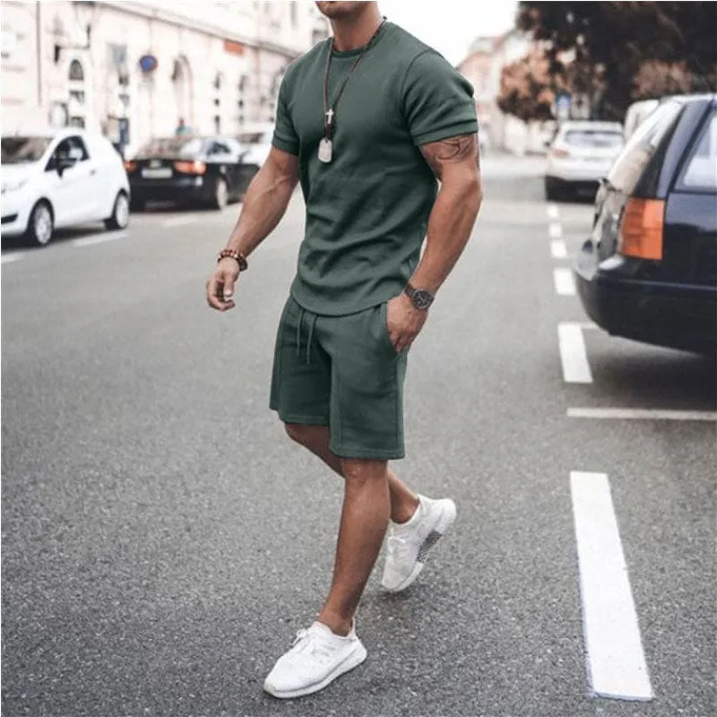 Men Round Neck Slim Tee & Drawstring Side Pocket Sports Shorts