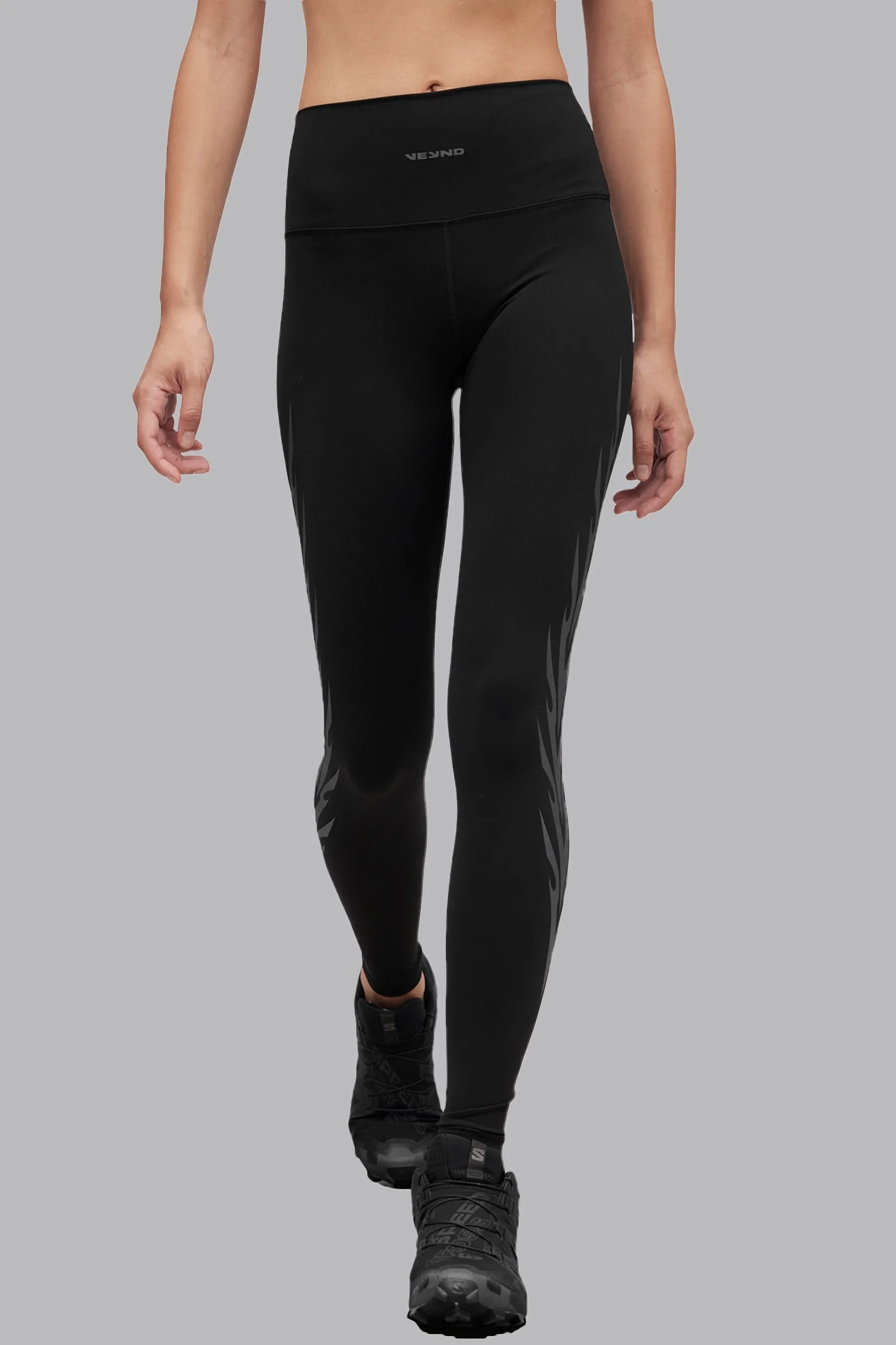 V_SCULPT® GRAPHIC MOTIF LEGGINGS - Black